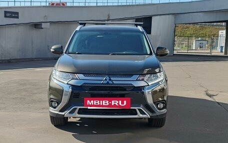 Mitsubishi Outlander III рестайлинг 3, 2020 год, 2 490 000 рублей, 2 фотография