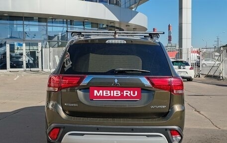 Mitsubishi Outlander III рестайлинг 3, 2020 год, 2 490 000 рублей, 5 фотография