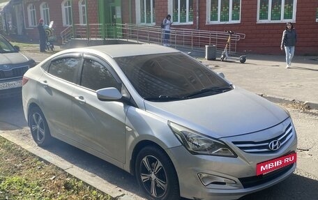 Hyundai Solaris II рестайлинг, 2015 год, 900 000 рублей, 5 фотография