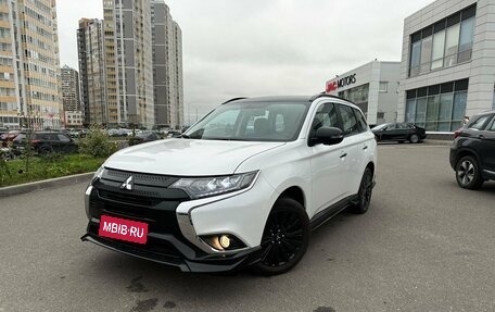 Mitsubishi Outlander III рестайлинг 3, 2022 год, 4 800 000 рублей, 1 фотография