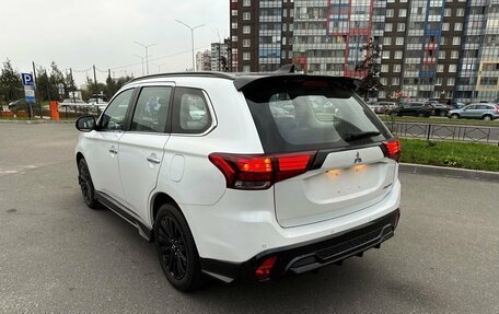 Mitsubishi Outlander III рестайлинг 3, 2022 год, 4 800 000 рублей, 2 фотография