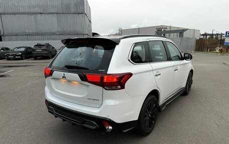 Mitsubishi Outlander III рестайлинг 3, 2022 год, 4 800 000 рублей, 3 фотография