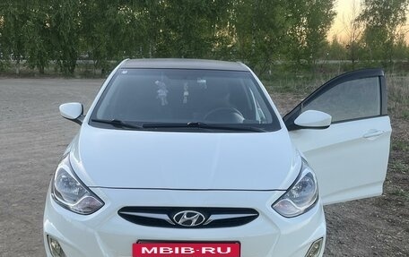 Hyundai Solaris II рестайлинг, 2012 год, 730 000 рублей, 4 фотография