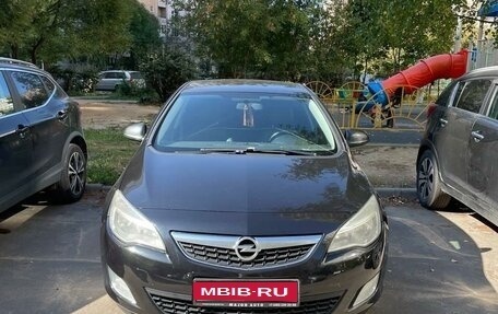 Opel Astra J, 2011 год, 635 000 рублей, 1 фотография