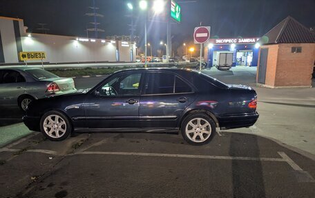 Mercedes-Benz E-Класс, 1998 год, 550 000 рублей, 2 фотография