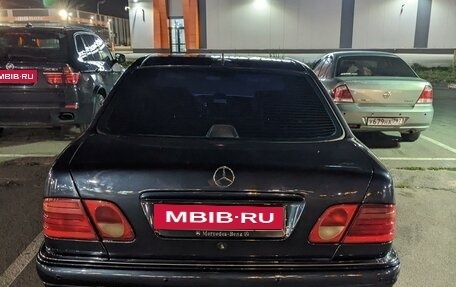 Mercedes-Benz E-Класс, 1998 год, 550 000 рублей, 5 фотография