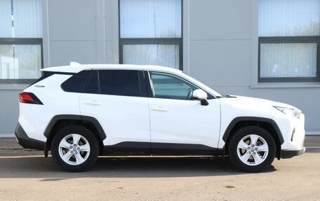 Toyota RAV4, 2021 год, 2 799 000 рублей, 4 фотография