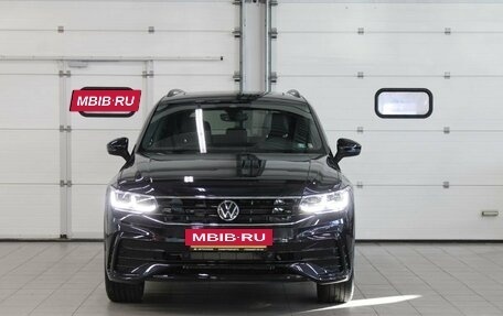 Volkswagen Tiguan II, 2022 год, 5 600 000 рублей, 2 фотография