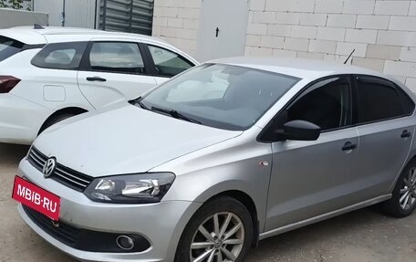 Volkswagen Polo VI (EU Market), 2011 год, 700 000 рублей, 3 фотография