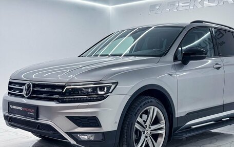 Volkswagen Tiguan II, 2019 год, 3 090 000 рублей, 3 фотография