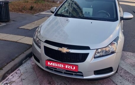 Chevrolet Cruze II, 2010 год, 700 000 рублей, 2 фотография