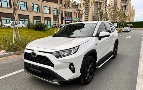 Toyota RAV4, 2021 год, 3 300 000 рублей, 1 фотография