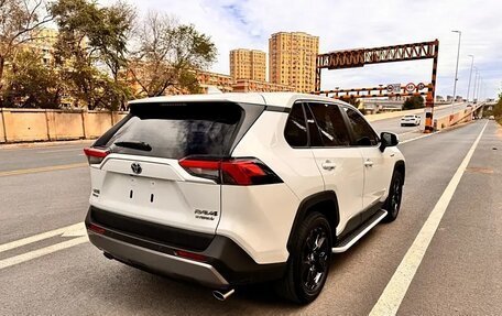 Toyota RAV4, 2021 год, 3 300 000 рублей, 6 фотография