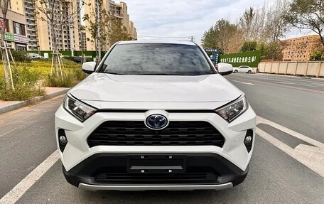 Toyota RAV4, 2021 год, 3 300 000 рублей, 2 фотография