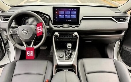 Toyota RAV4, 2021 год, 3 300 000 рублей, 8 фотография