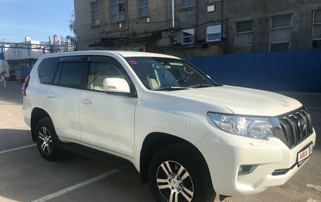 Toyota Land Cruiser Prado 150 рестайлинг 2, 2020 год, 6 000 000 рублей, 3 фотография