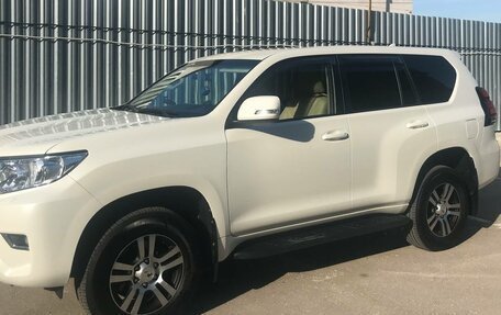 Toyota Land Cruiser Prado 150 рестайлинг 2, 2020 год, 6 000 000 рублей, 9 фотография