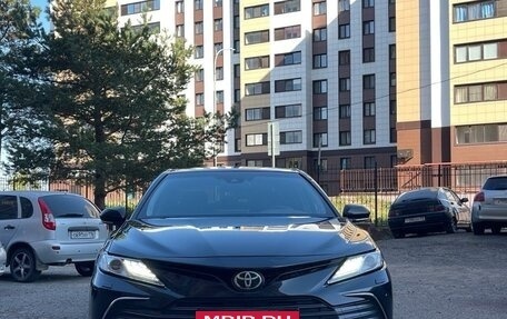 Toyota Camry, 2021 год, 3 197 000 рублей, 2 фотография