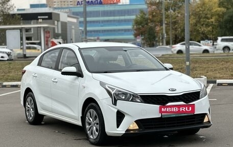 KIA Rio IV, 2020 год, 1 750 000 рублей, 2 фотография