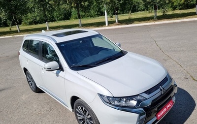 Mitsubishi Outlander III рестайлинг 3, 2022 год, 2 800 000 рублей, 1 фотография