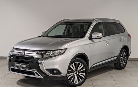 Mitsubishi Outlander III рестайлинг 3, 2018 год, 2 350 000 рублей, 1 фотография