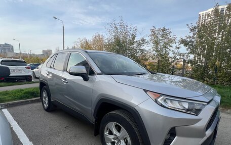 Toyota RAV4, 2019 год, 3 800 000 рублей, 3 фотография