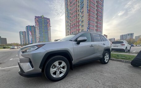 Toyota RAV4, 2019 год, 3 800 000 рублей, 7 фотография