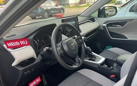 Toyota RAV4, 2019 год, 3 800 000 рублей, 5 фотография