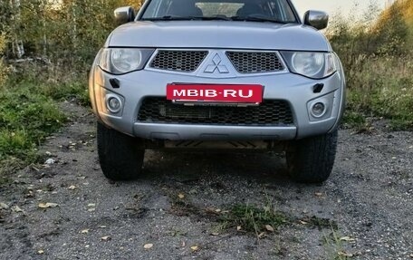 Mitsubishi L200 IV рестайлинг, 2011 год, 1 350 000 рублей, 2 фотография