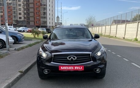 Infiniti QX70, 2015 год, 1 735 000 рублей, 4 фотография