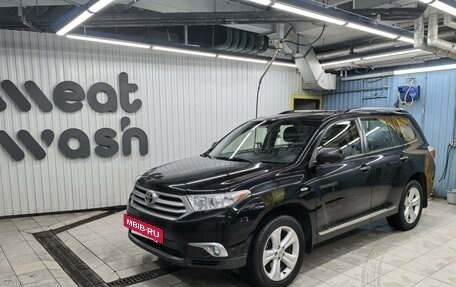 Toyota Highlander III, 2012 год, 2 620 000 рублей, 2 фотография