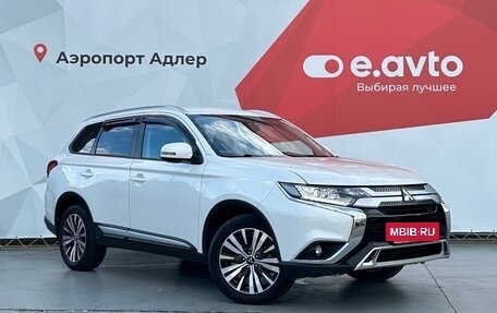 Mitsubishi Outlander III рестайлинг 3, 2019 год, 2 690 000 рублей, 3 фотография