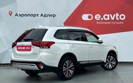 Mitsubishi Outlander III рестайлинг 3, 2019 год, 2 690 000 рублей, 4 фотография