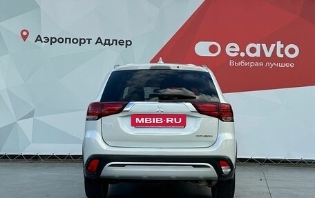 Mitsubishi Outlander III рестайлинг 3, 2019 год, 2 690 000 рублей, 5 фотография