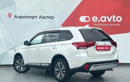 Mitsubishi Outlander III рестайлинг 3, 2019 год, 2 690 000 рублей, 6 фотография