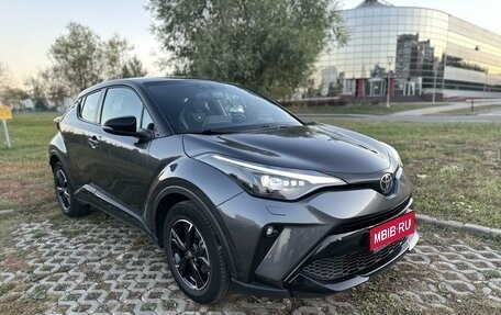 Toyota C-HR I рестайлинг, 2023 год, 5 500 000 рублей, 1 фотография