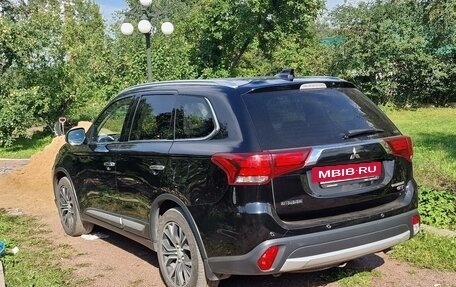 Mitsubishi Outlander III рестайлинг 3, 2018 год, 3 100 000 рублей, 3 фотография