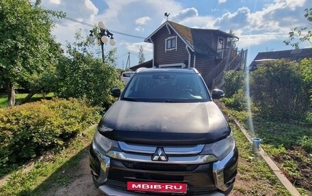 Mitsubishi Outlander III рестайлинг 3, 2018 год, 3 100 000 рублей, 6 фотография