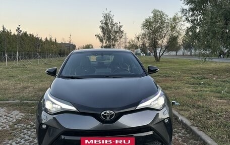 Toyota C-HR I рестайлинг, 2023 год, 5 500 000 рублей, 3 фотография