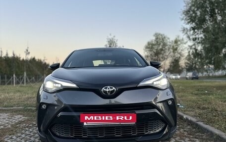 Toyota C-HR I рестайлинг, 2023 год, 5 500 000 рублей, 2 фотография