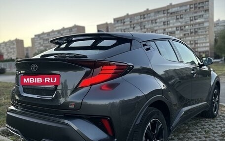 Toyota C-HR I рестайлинг, 2023 год, 5 500 000 рублей, 7 фотография