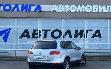 Volkswagen Touareg III, 2011 год, 1 742 000 рублей, 2 фотография