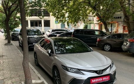 Toyota Camry, 2022 год, 3 600 000 рублей, 10 фотография