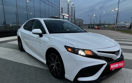 Toyota Camry, 2021 год, 3 200 000 рублей, 9 фотография