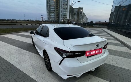 Toyota Camry, 2021 год, 3 200 000 рублей, 13 фотография