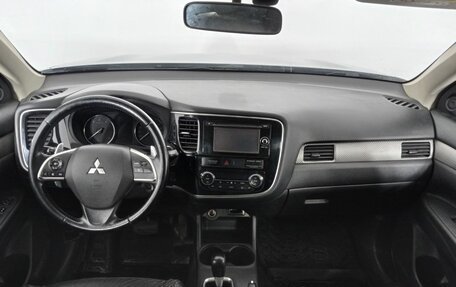 Mitsubishi Outlander III рестайлинг 3, 2014 год, 1 340 000 рублей, 11 фотография