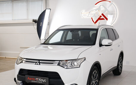 Mitsubishi Outlander III рестайлинг 3, 2014 год, 2 155 000 рублей, 3 фотография