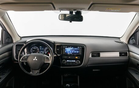 Mitsubishi Outlander III рестайлинг 3, 2014 год, 2 155 000 рублей, 10 фотография