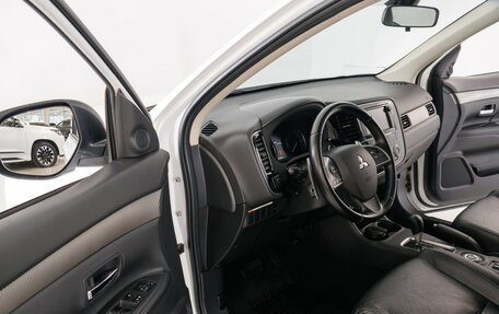 Mitsubishi Outlander III рестайлинг 3, 2014 год, 2 155 000 рублей, 9 фотография