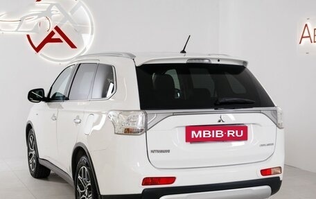 Mitsubishi Outlander III рестайлинг 3, 2014 год, 2 155 000 рублей, 5 фотография